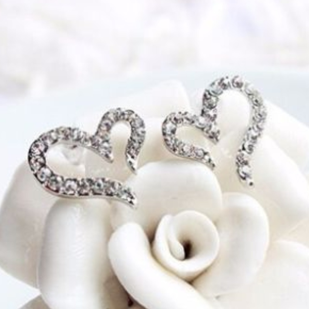 Heart Shaped 925 Silver Pierced earrings
